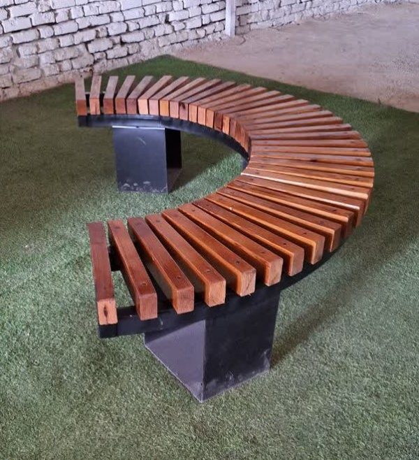 نیمکت نیم دایره